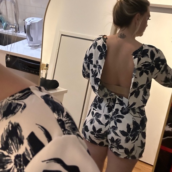 Dynamite Romper - Picture 2 of 7